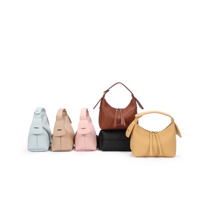 กระเป๋าคล้องไหล่แบบมีโซ่ กับกระเป๋าคล้องไหล่แบบธรรมดา ต่างกันอย่างไร?